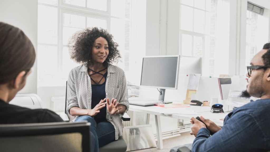 Comunicação assertiva não é falar muito: é falar com intenção